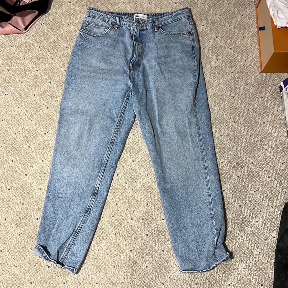 Amazing oversized light wash jeans - size 12